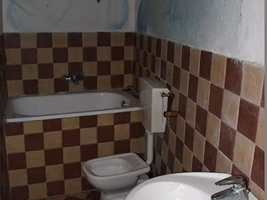 Immagine 2 di Casa indipendente in vendita  a La Spezia