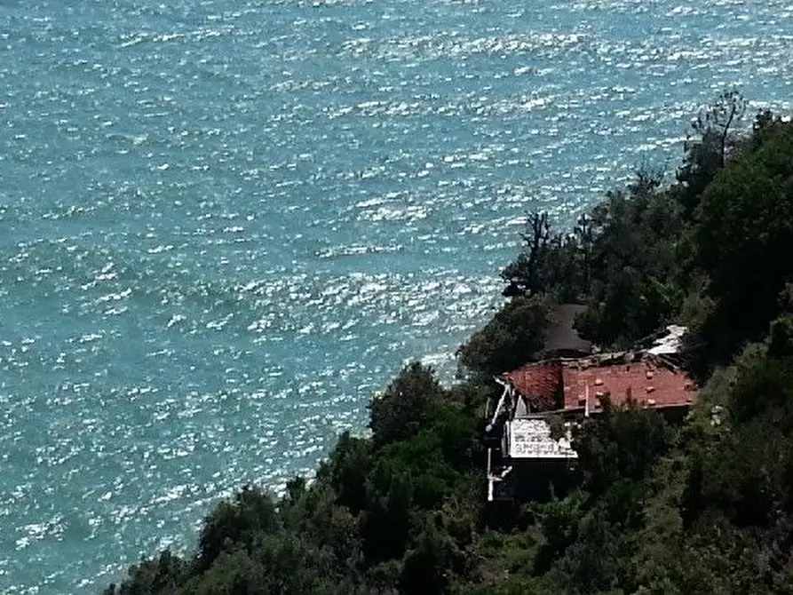 Immagine 8 di Casa indipendente in vendita  a La Spezia