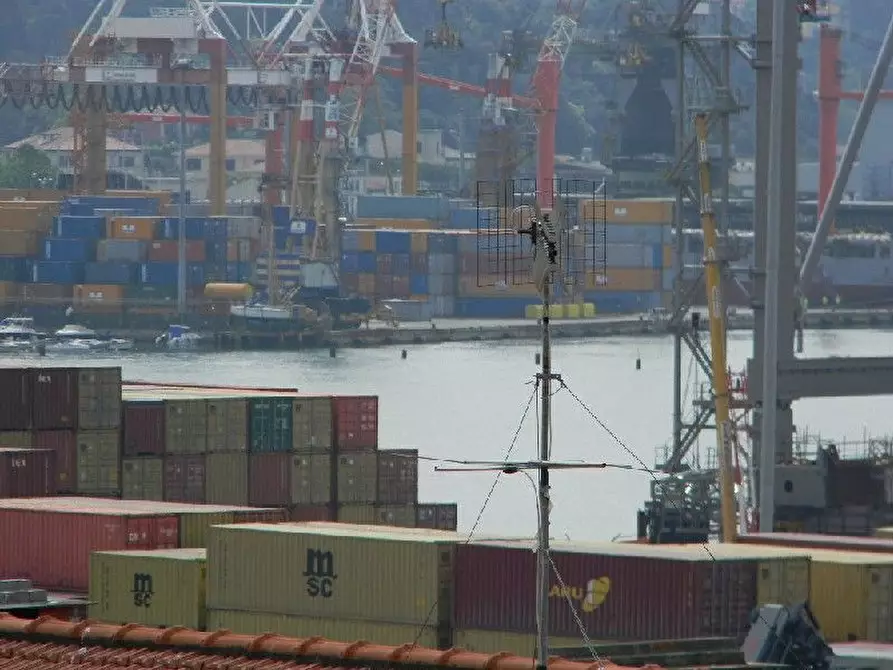 Immagine 6 di Mansarda in vendita  a La Spezia