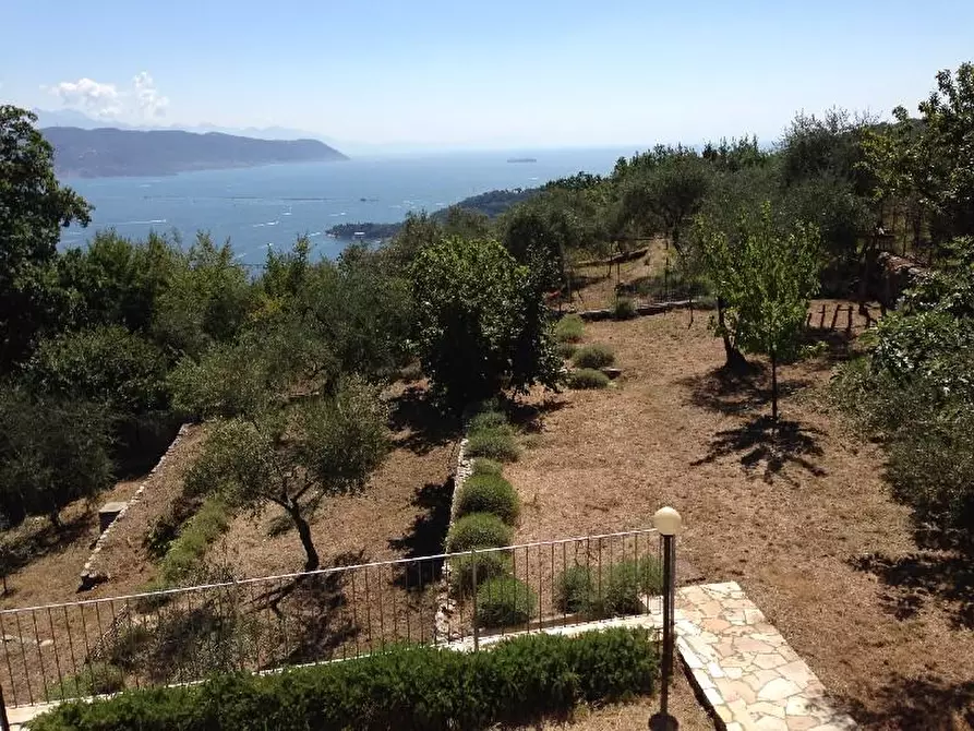 Immagine 8 di Casa indipendente in vendita  a La Spezia