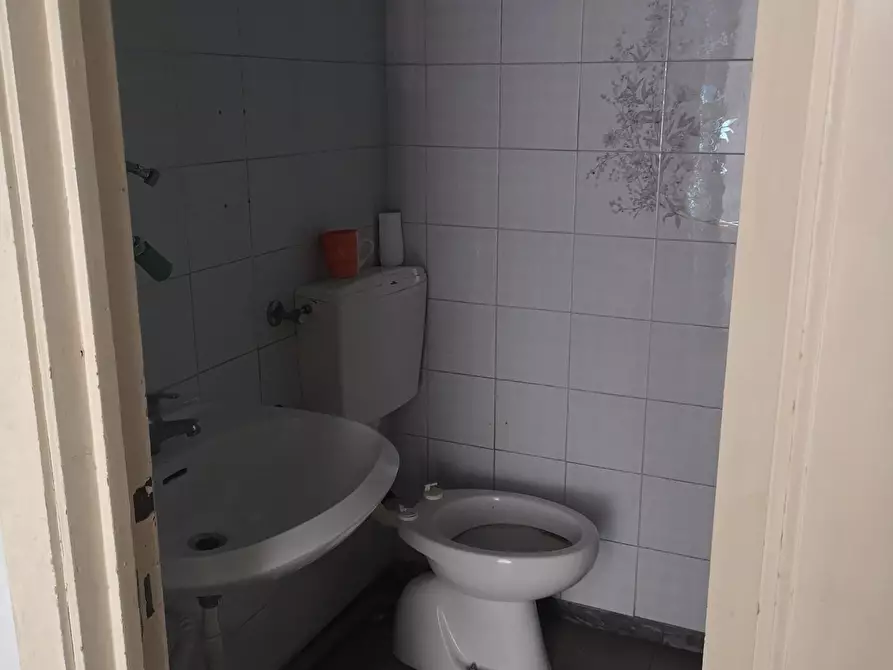 Immagine 7 di Attività commerciale in vendita  a Sarzana