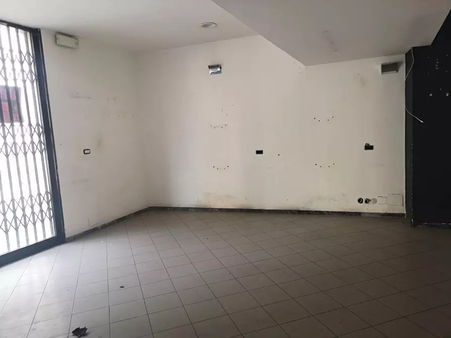 Immagine 2 di Attività commerciale in vendita  a Sarzana