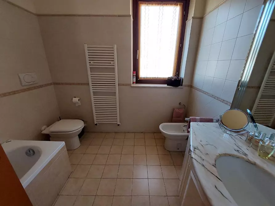 Immagine 2 di Porzione di casa in vendita  a Carrara