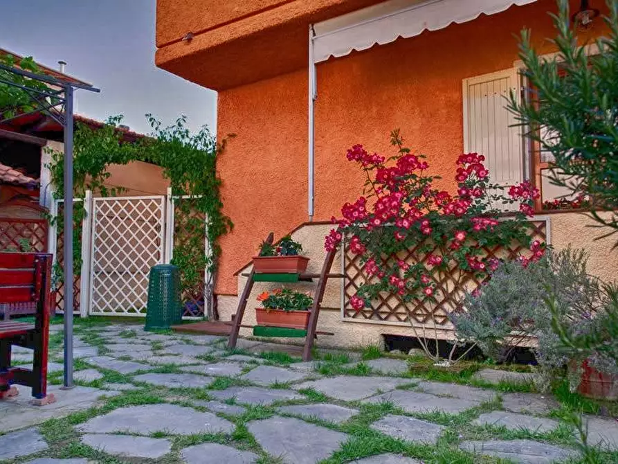 Immagine 15 di Casa bifamiliare in affitto  a Montignoso