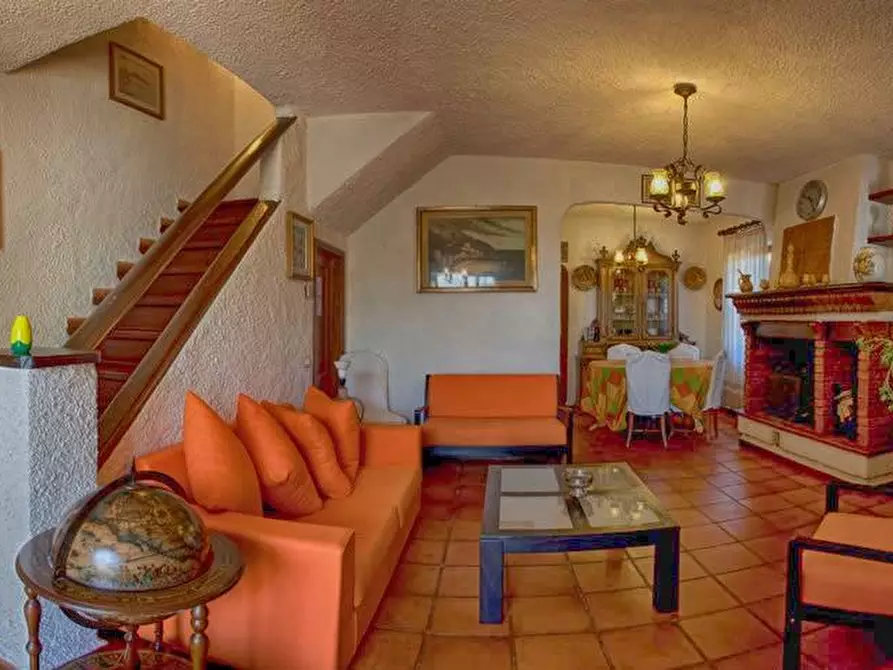 Immagine 6 di Casa bifamiliare in affitto  a Montignoso