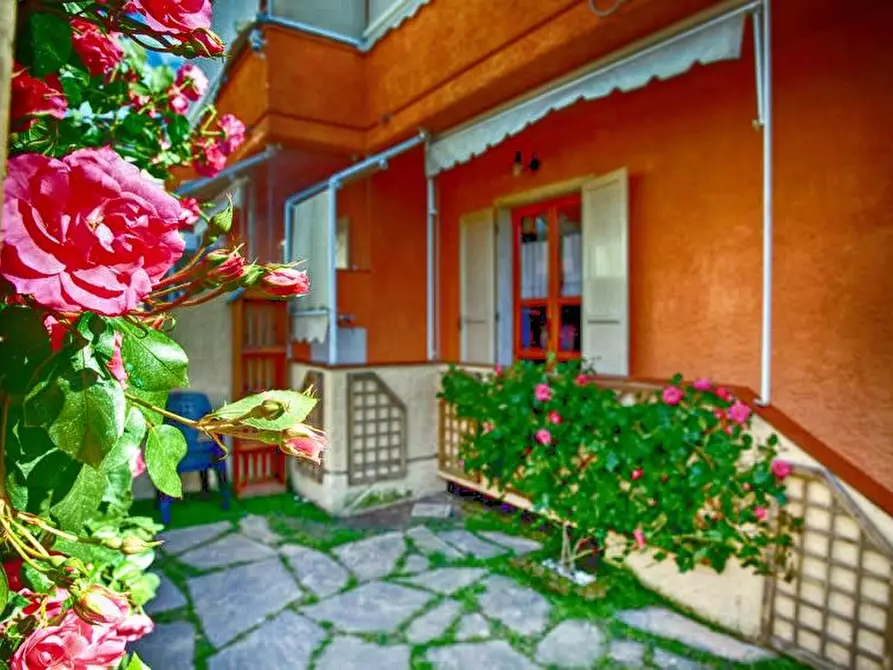 Immagine 16 di Casa bifamiliare in affitto  a Montignoso