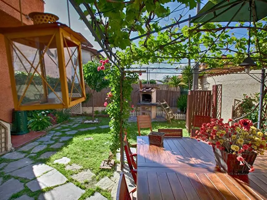 Immagine 19 di Casa bifamiliare in affitto  a Montignoso