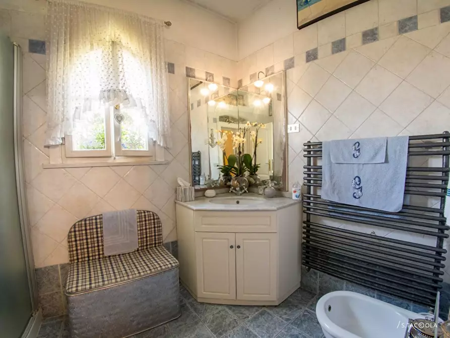 Immagine 78 di Villa in vendita  a Vecchiano