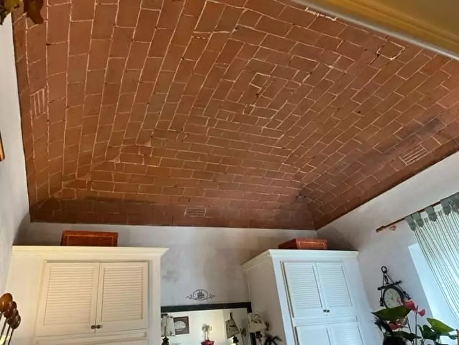 Immagine 13 di Villa in vendita  a Vecchiano