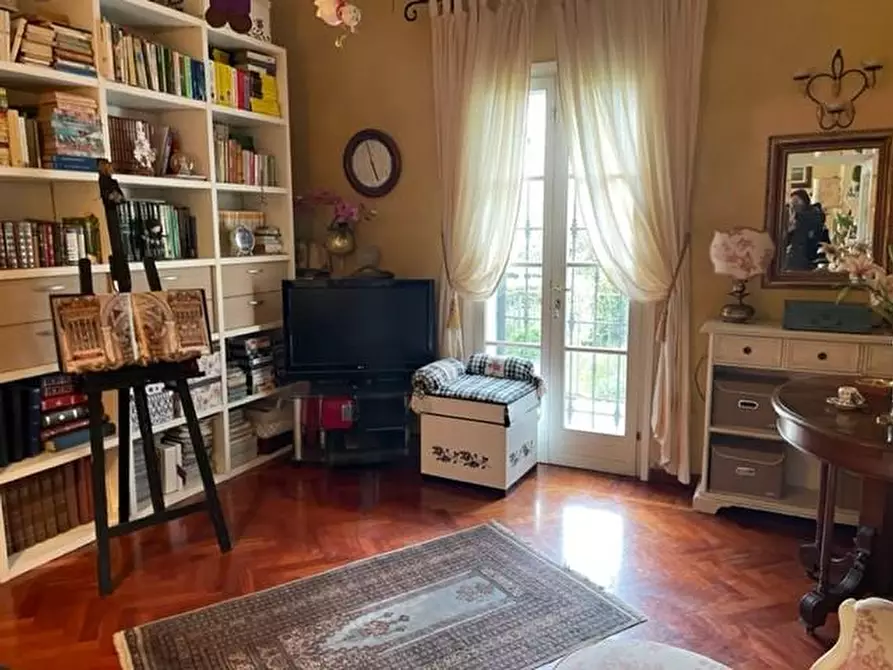 Immagine 8 di Villa in vendita  a Vecchiano