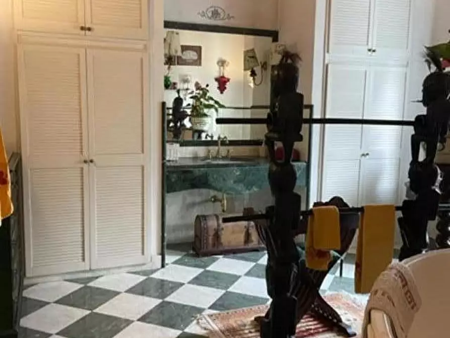 Immagine 12 di Villa in vendita  a Vecchiano