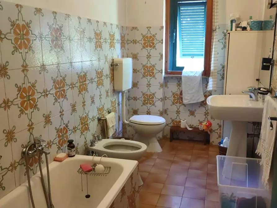 Immagine 9 di Casa indipendente in vendita  a Massa
