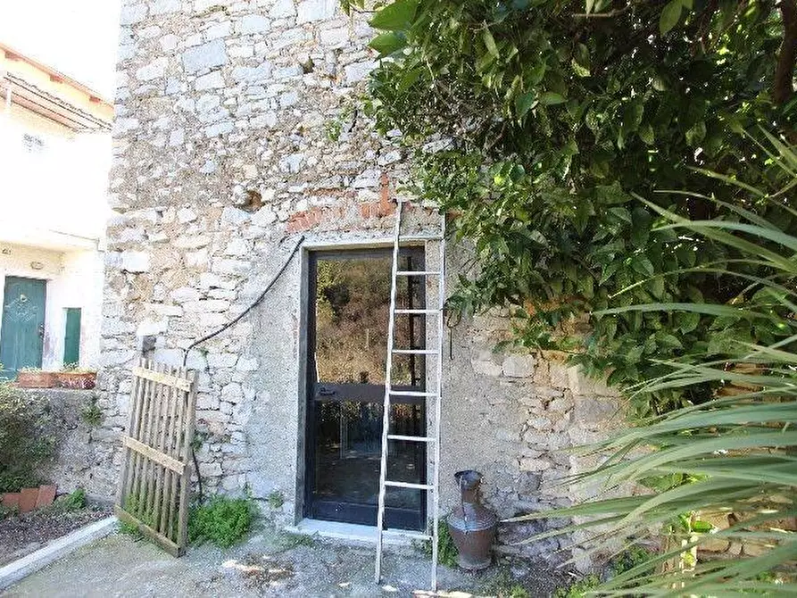 Immagine 3 di Casa indipendente in vendita  a La Spezia