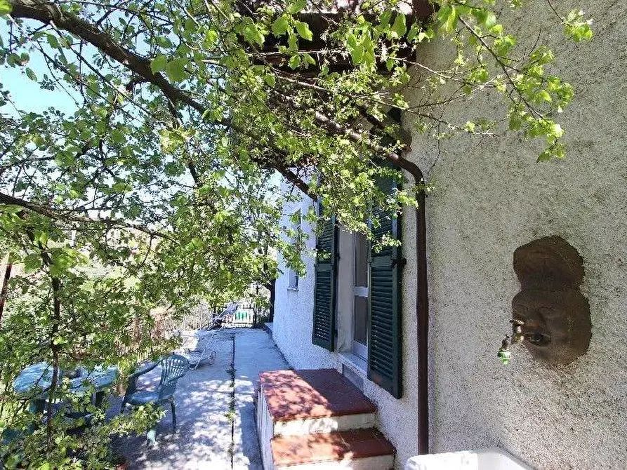 Immagine 1 di Casa indipendente in vendita  a La Spezia