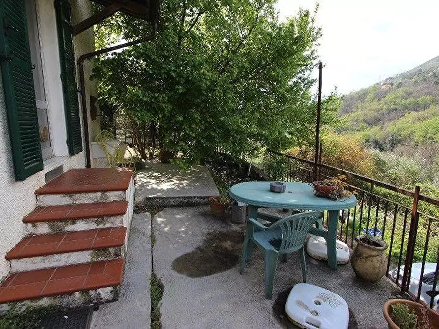 Immagine 2 di Casa indipendente in vendita  a La Spezia
