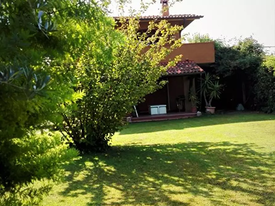 Immagine 29 di Villa in vendita  a Forte Dei Marmi