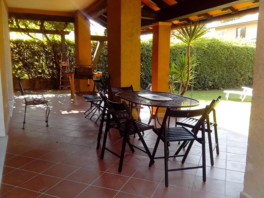 Immagine 6 di Villa in vendita  a Forte Dei Marmi