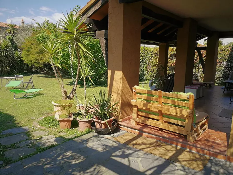 Immagine 5 di Villa in vendita  a Forte Dei Marmi