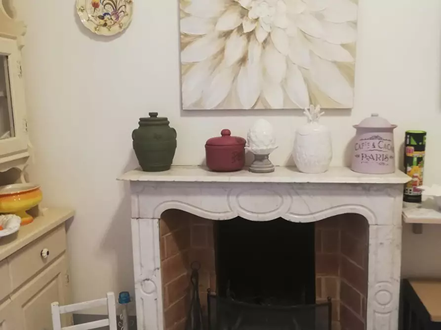 Immagine 2 di Appartamento in vendita  a Carrara