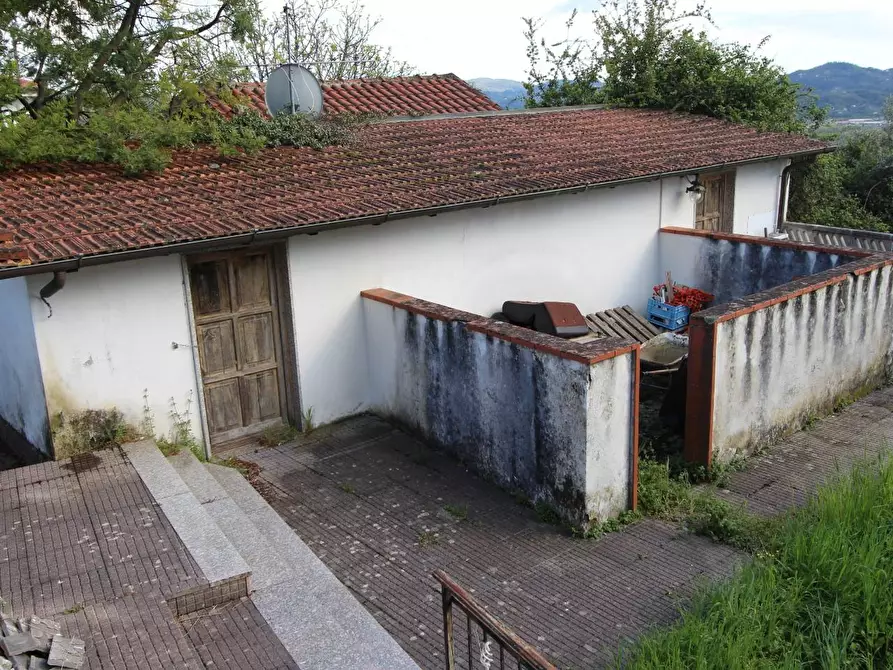 Immagine 51 di Villa in vendita  a Podenzana