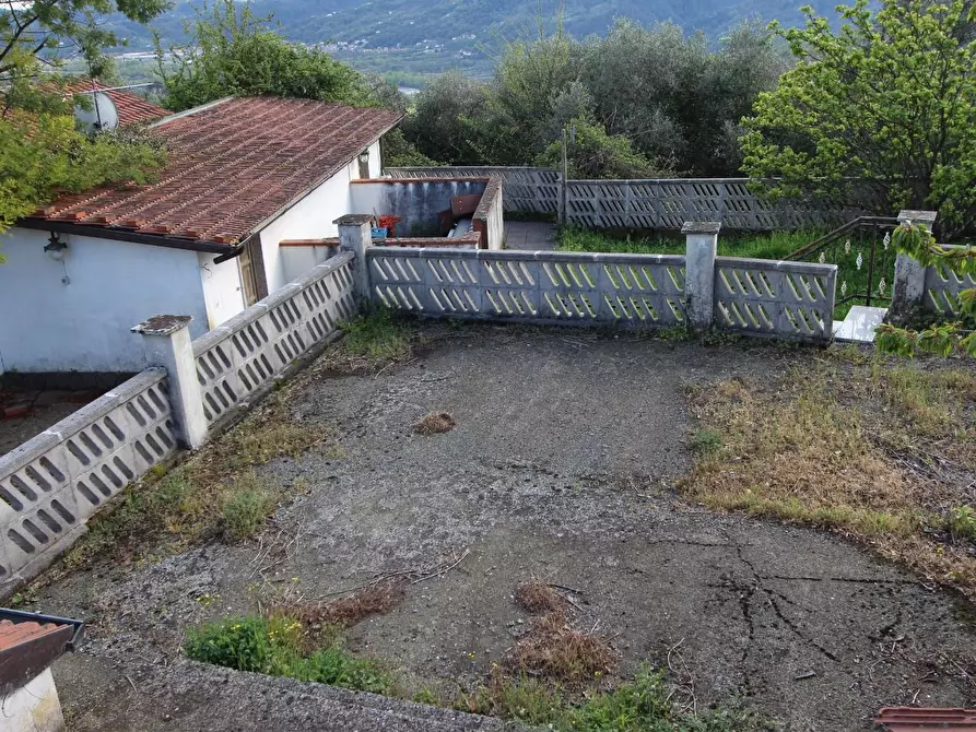 Immagine 53 di Villa in vendita  a Podenzana