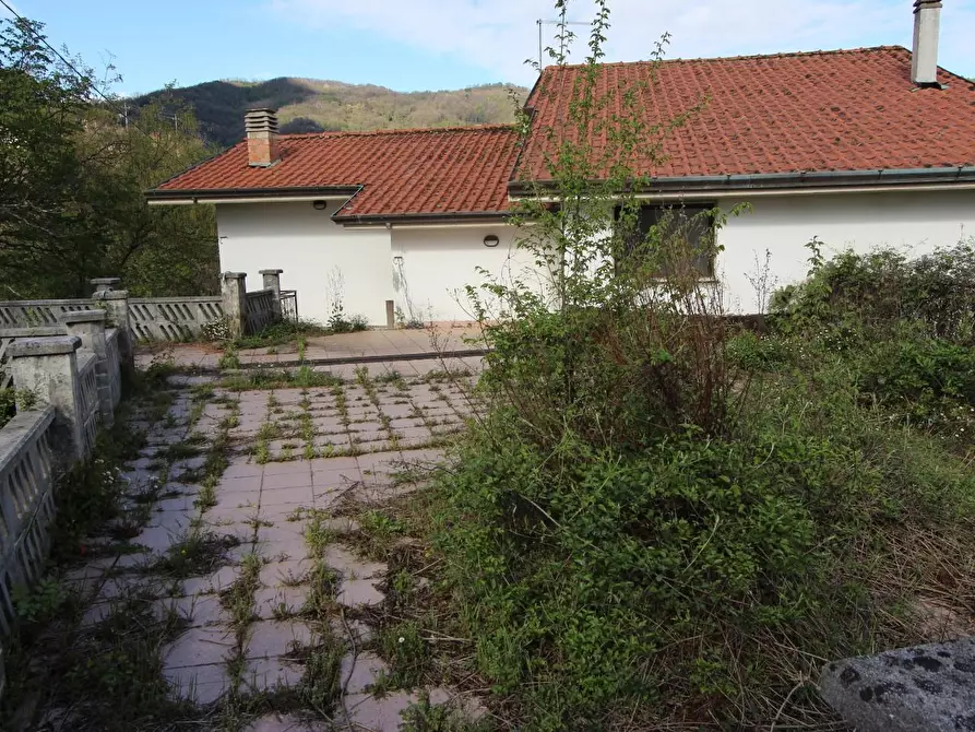 Immagine 56 di Villa in vendita  a Podenzana