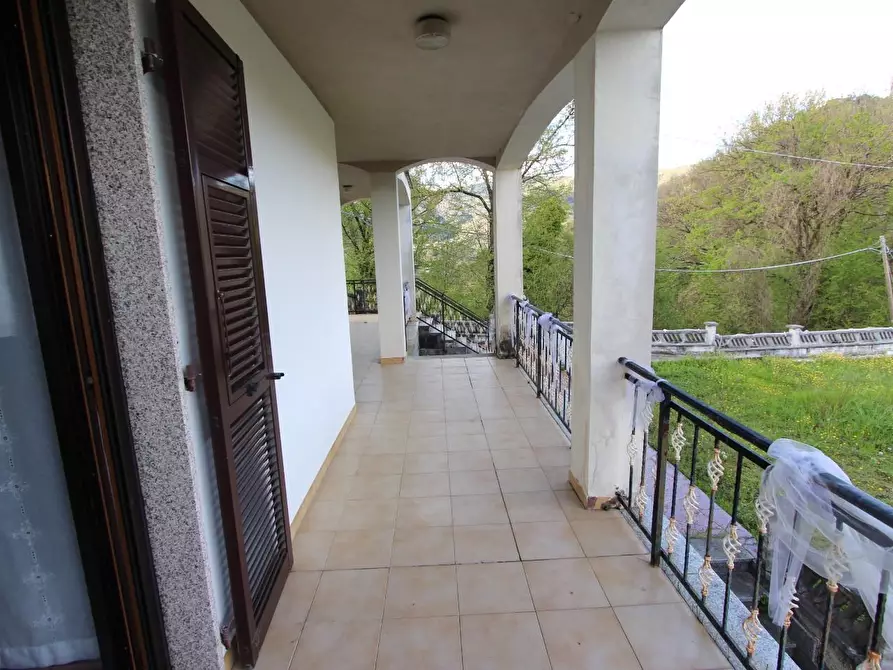 Immagine 43 di Villa in vendita  a Podenzana