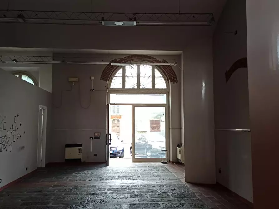 Immagine 9 di Laboratorio in vendita  a Lucca