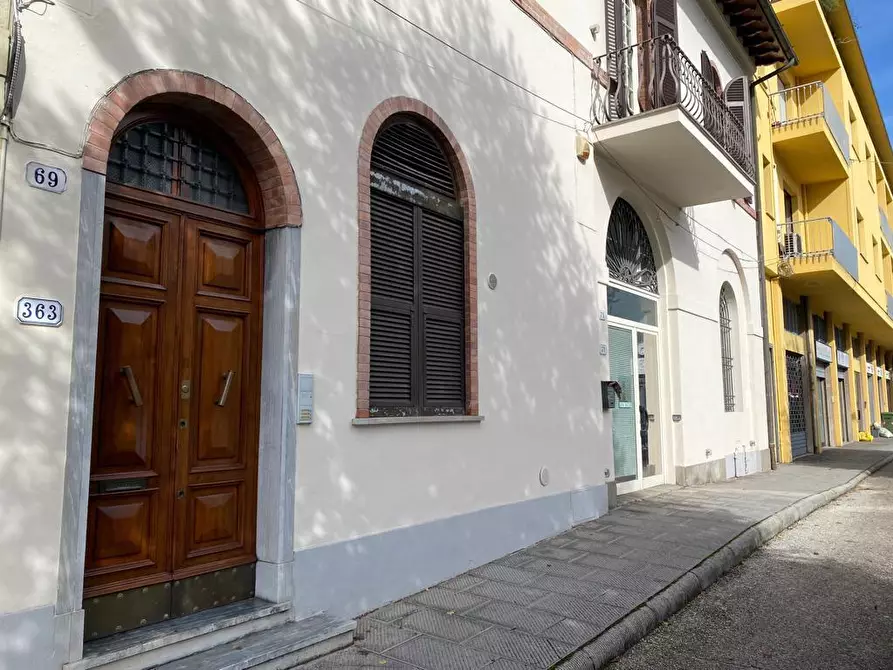 Immagine 7 di Laboratorio in vendita  a Lucca