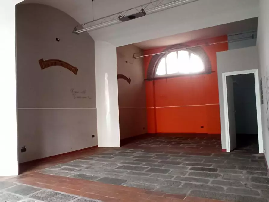 Immagine 10 di Laboratorio in vendita  a Lucca