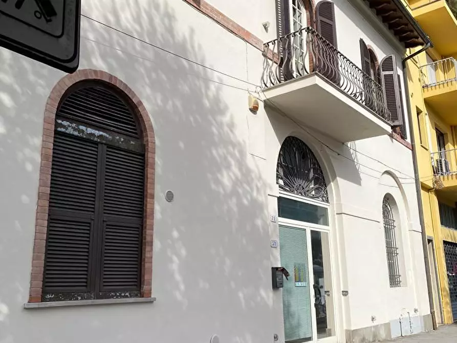 Immagine 6 di Laboratorio in vendita  a Lucca