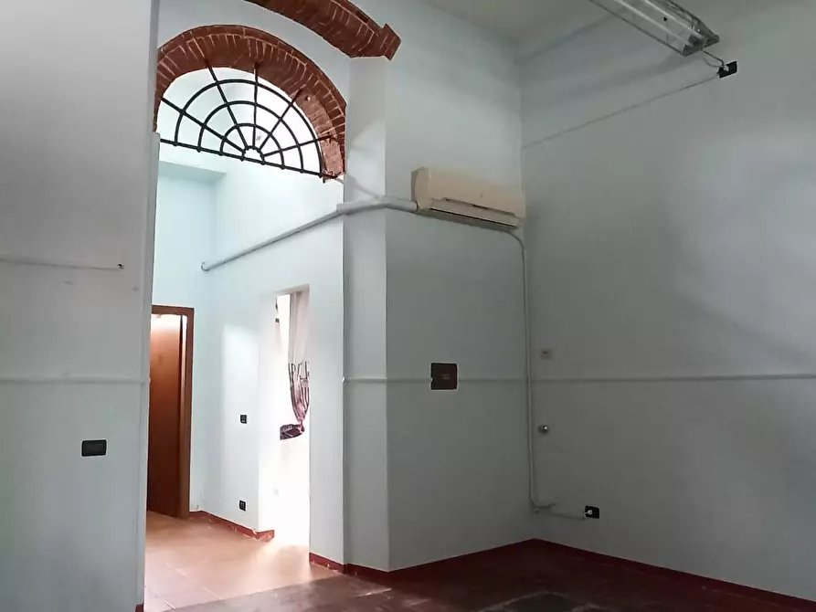 Immagine 14 di Laboratorio in vendita  a Lucca