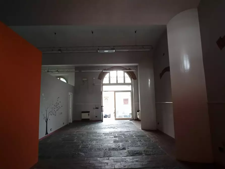 Immagine 16 di Laboratorio in vendita  a Lucca