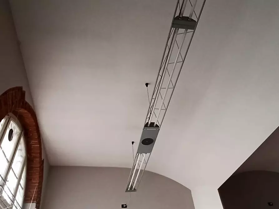 Immagine 11 di Laboratorio in vendita  a Lucca