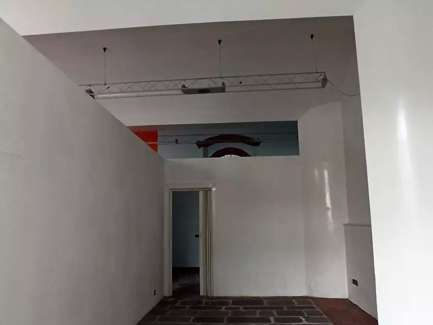 Immagine 12 di Laboratorio in vendita  a Lucca