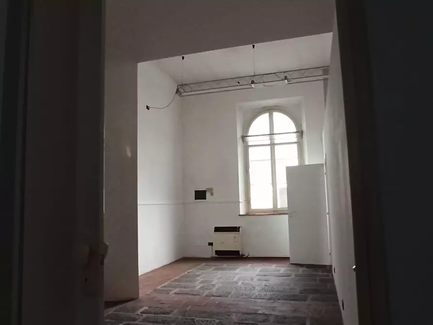 Immagine 13 di Laboratorio in vendita  a Lucca