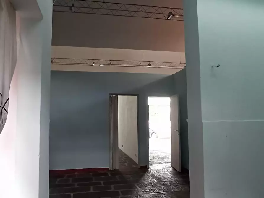 Immagine 15 di Laboratorio in vendita  a Lucca