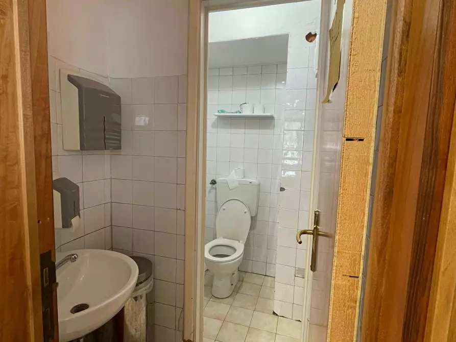 Immagine 4 di Bar / Ristorante in vendita  a Massa