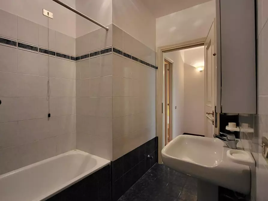 Immagine 8 di Villetta a schiera in vendita  a Massa