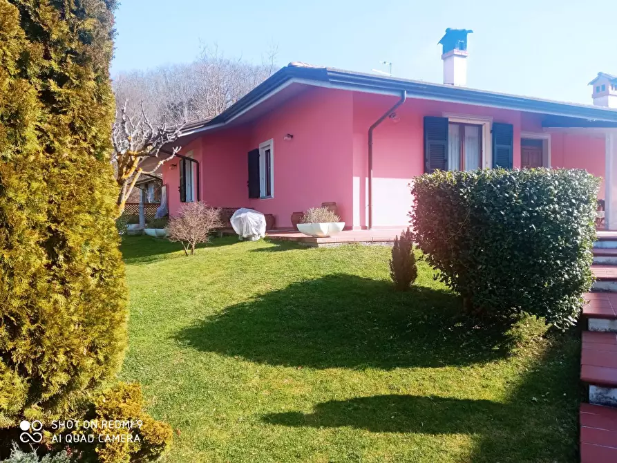 Immagine 1 di Villa in vendita  a Villafranca In Lunigiana