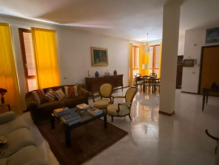 Immagine 13 di Villa in vendita  a Massa