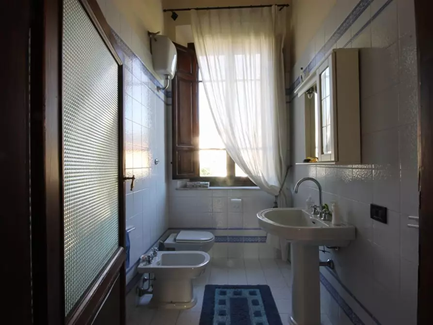 Immagine 19 di Villa in vendita  a Capannori