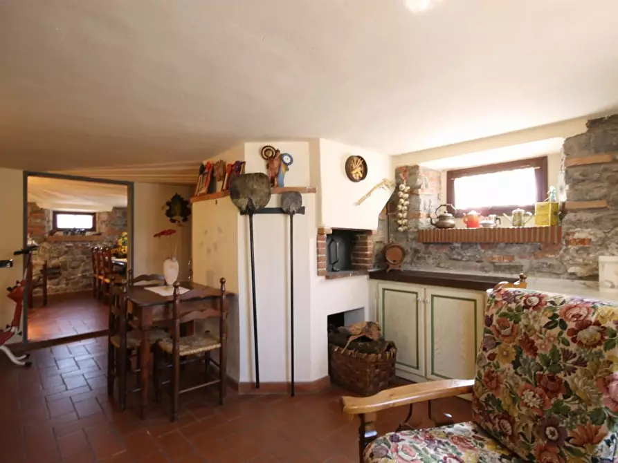 Immagine 31 di Villa in vendita  a Capannori