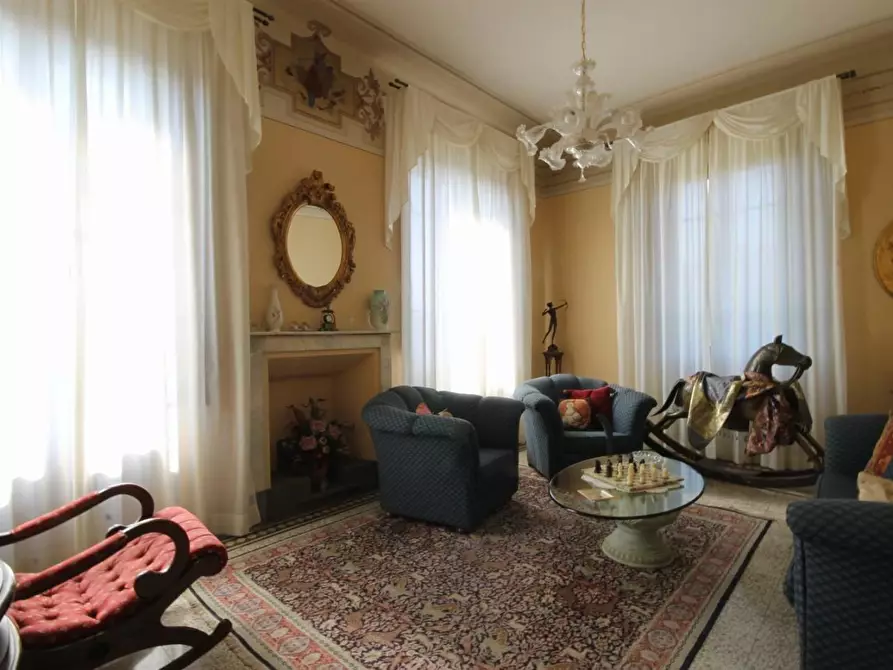 Immagine 13 di Villa in vendita  a Capannori