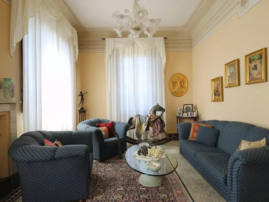 Immagine 14 di Villa in vendita  a Capannori