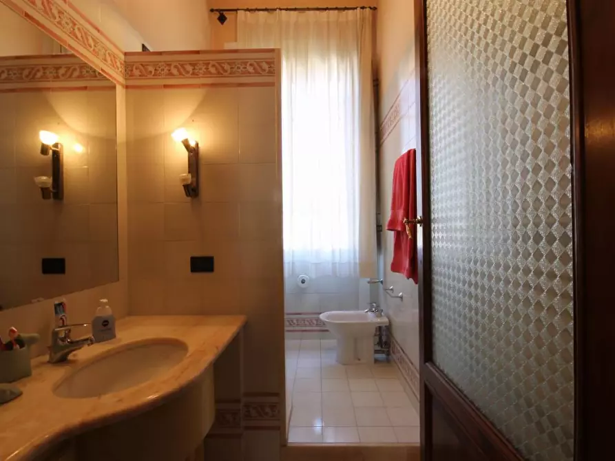 Immagine 27 di Villa in vendita  a Capannori