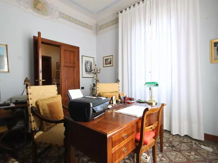 Immagine 11 di Villa in vendita  a Capannori