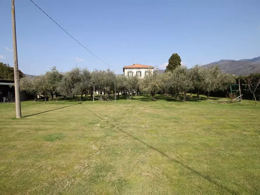 Immagine 7 di Villa in vendita  a Capannori