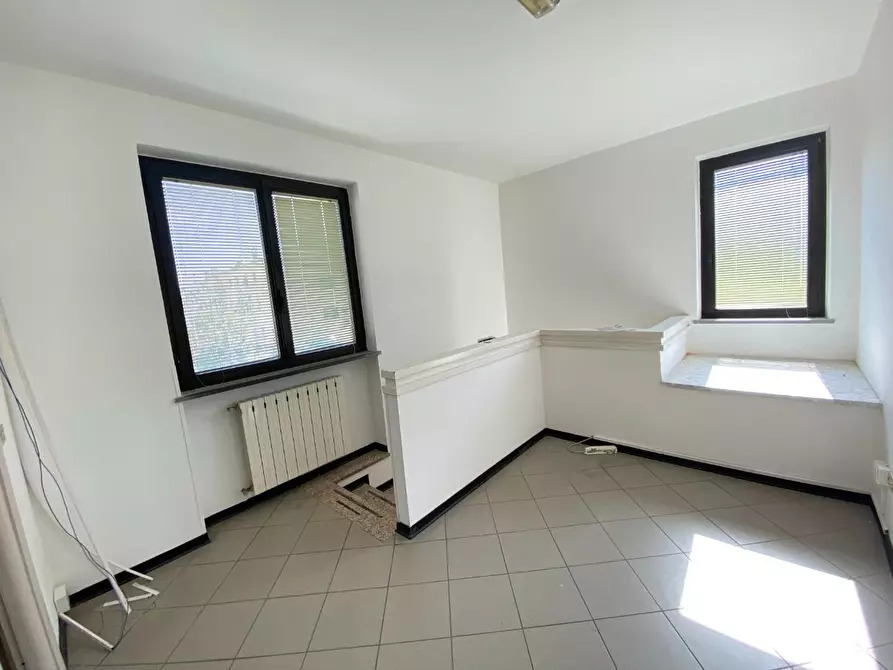 Immagine 5 di Ufficio in affitto  a Lucca