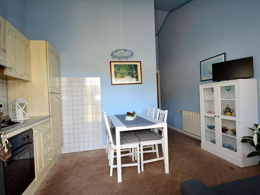 Immagine 2 di Appartamento in vendita  a Lucca